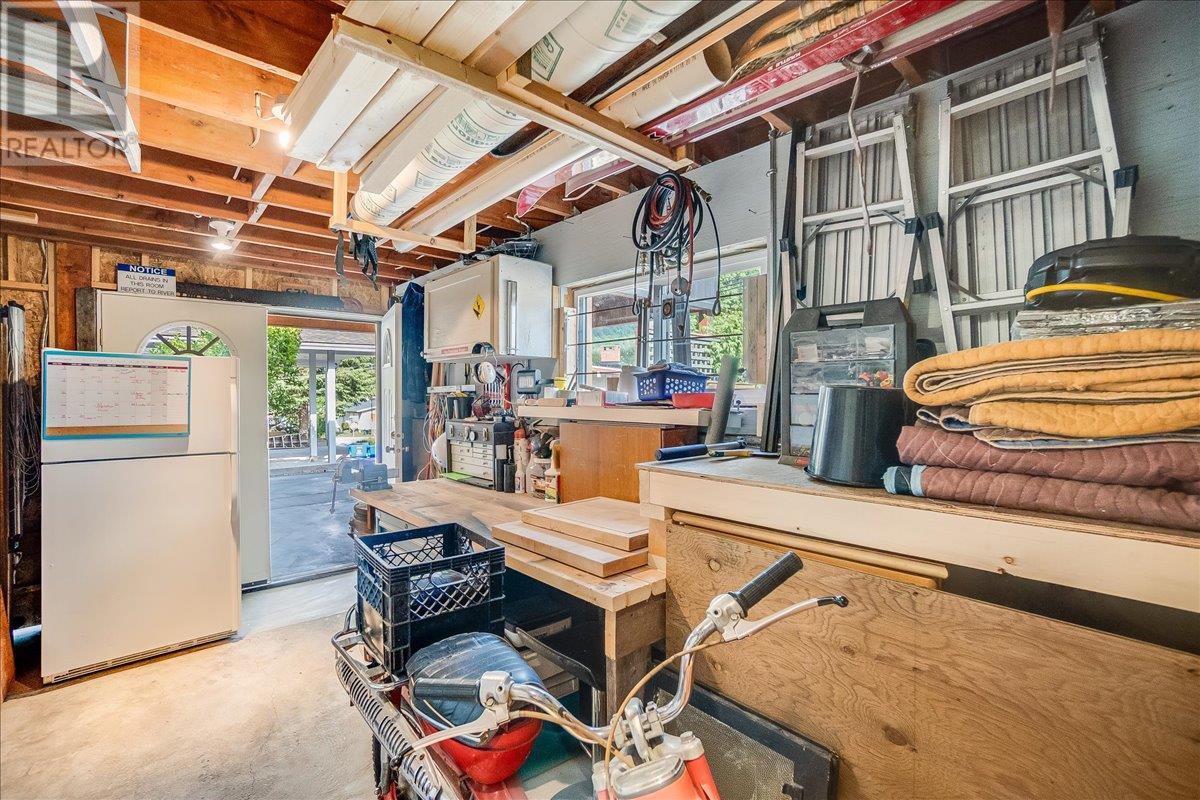 407 Willow Drive, Warfield, British Columbia  V1R 2M9 - Photo 19 - 10353062