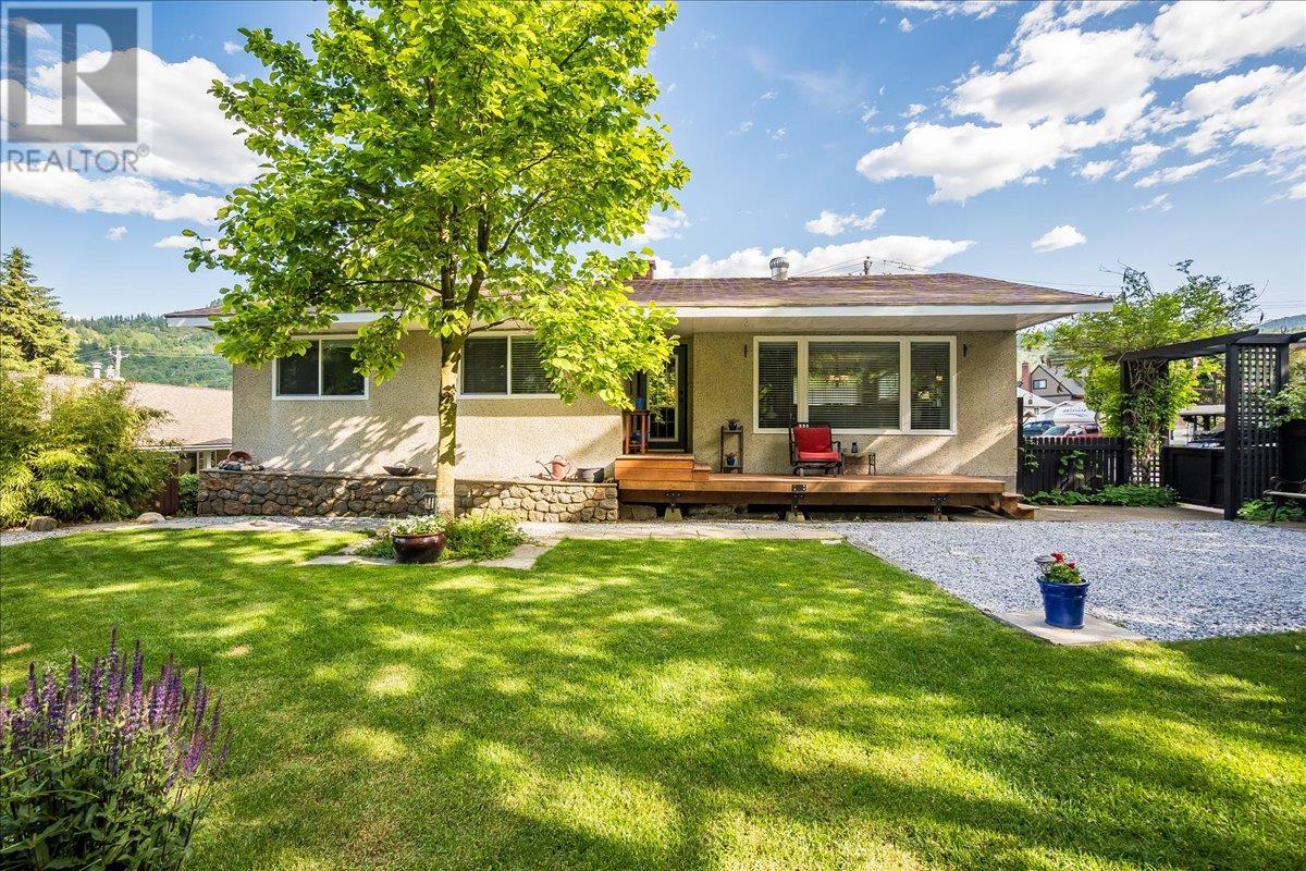 407 Willow Drive, Warfield, British Columbia  V1R 2M9 - Photo 2 - 10353062