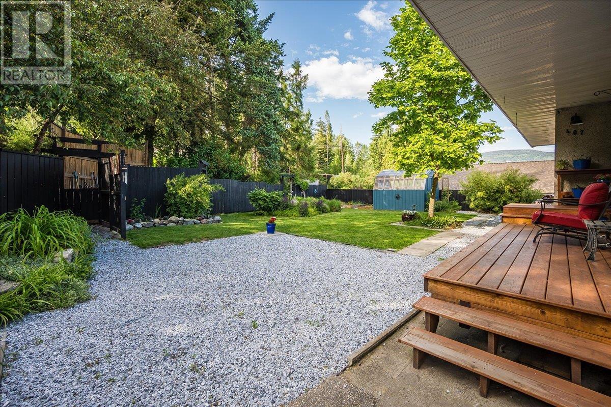 407 Willow Drive, Warfield, British Columbia  V1R 2M9 - Photo 5 - 10353062
