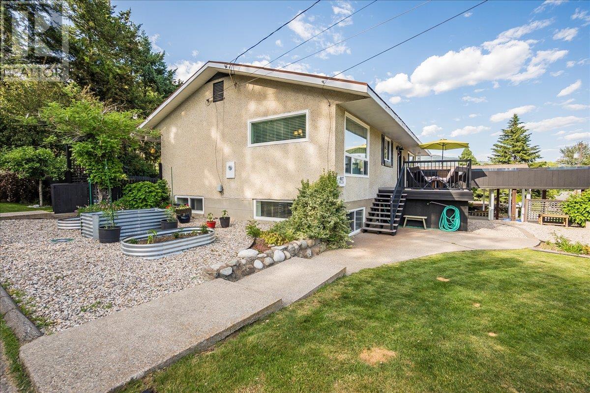 407 Willow Drive, Warfield, British Columbia  V1R 2M9 - Photo 9 - 10353062
