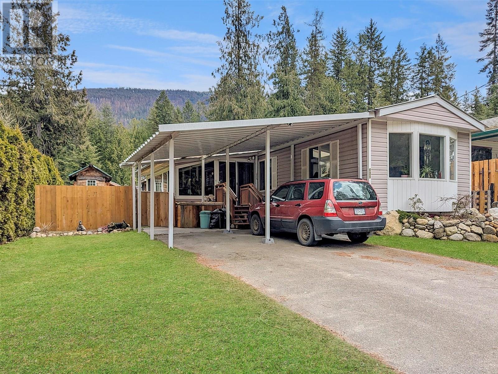 808 Nelson Street, Slocan, British Columbia  V0G 2C0 - Photo 1 - 10355303