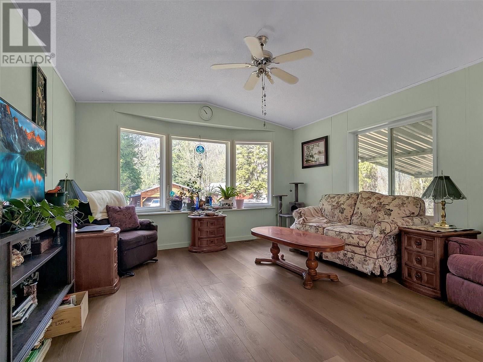 808 Nelson Street, Slocan, British Columbia  V0G 2C0 - Photo 11 - 10355303