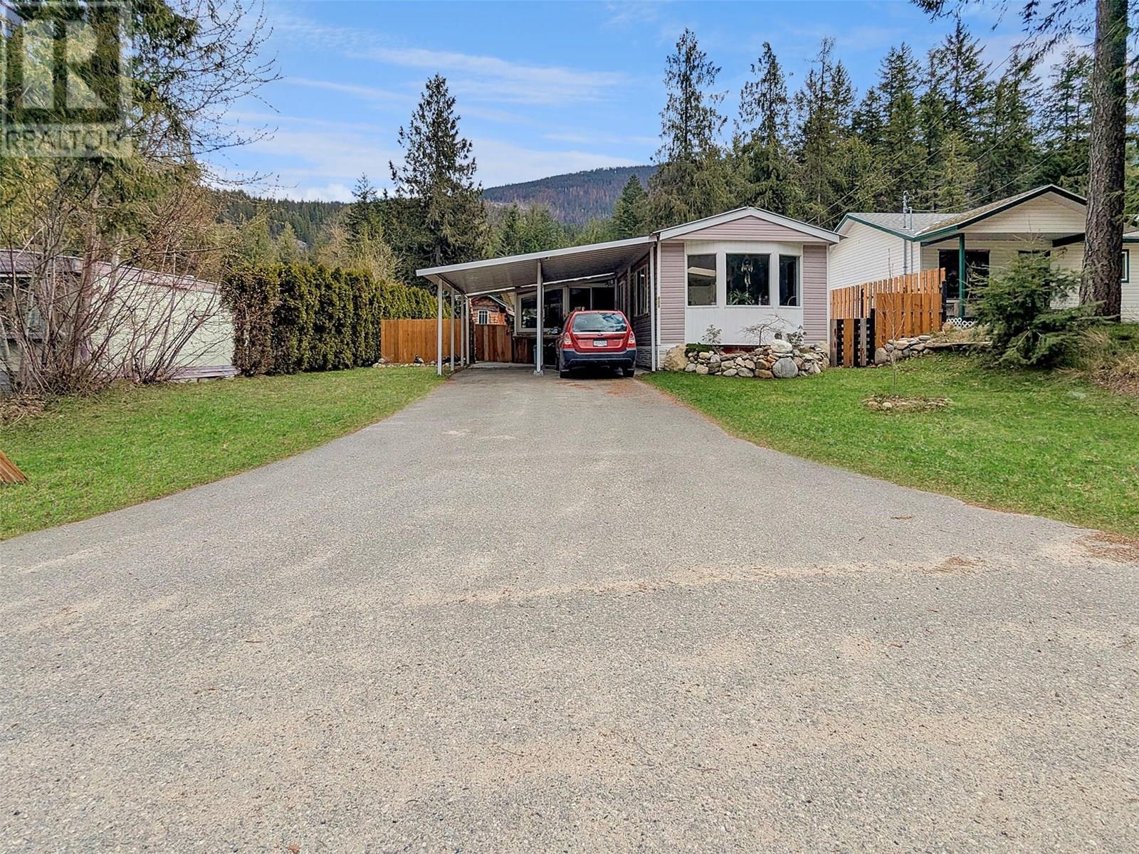 808 Nelson Street, Slocan, British Columbia  V0G 2C0 - Photo 5 - 10355303