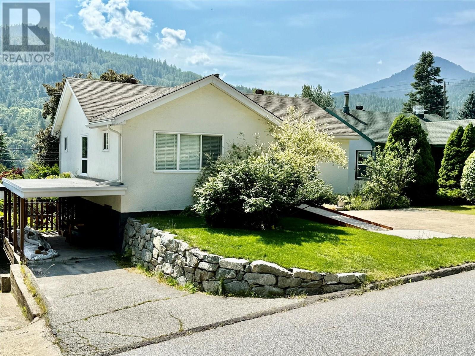 654 Schofield Highway, Warfield, British Columbia  V1R 2G8 - Photo 3 - 10353197