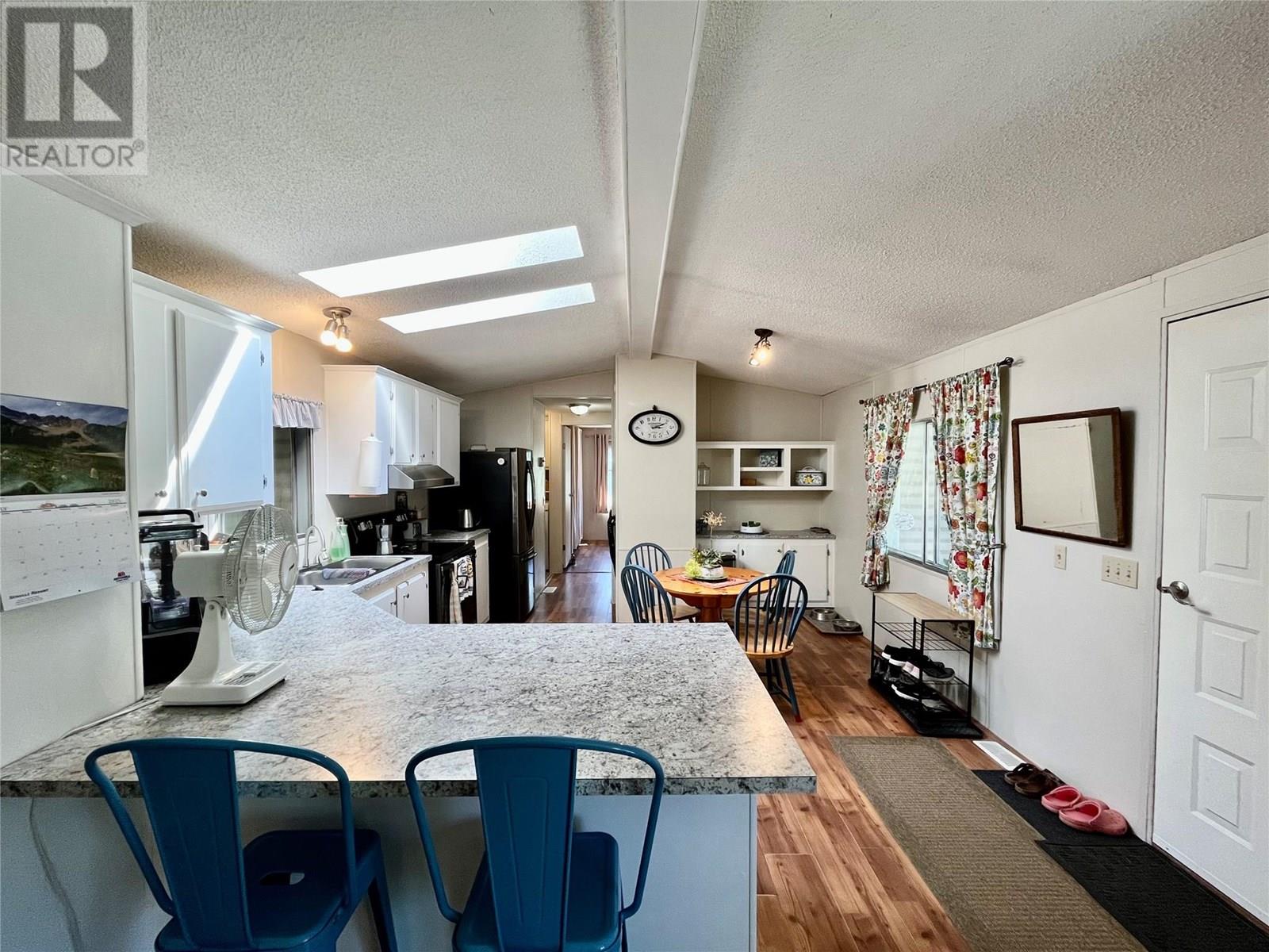 833 Columbia Crescent, Nakusp, British Columbia  V0G 1R0 - Photo 4 - 10356135