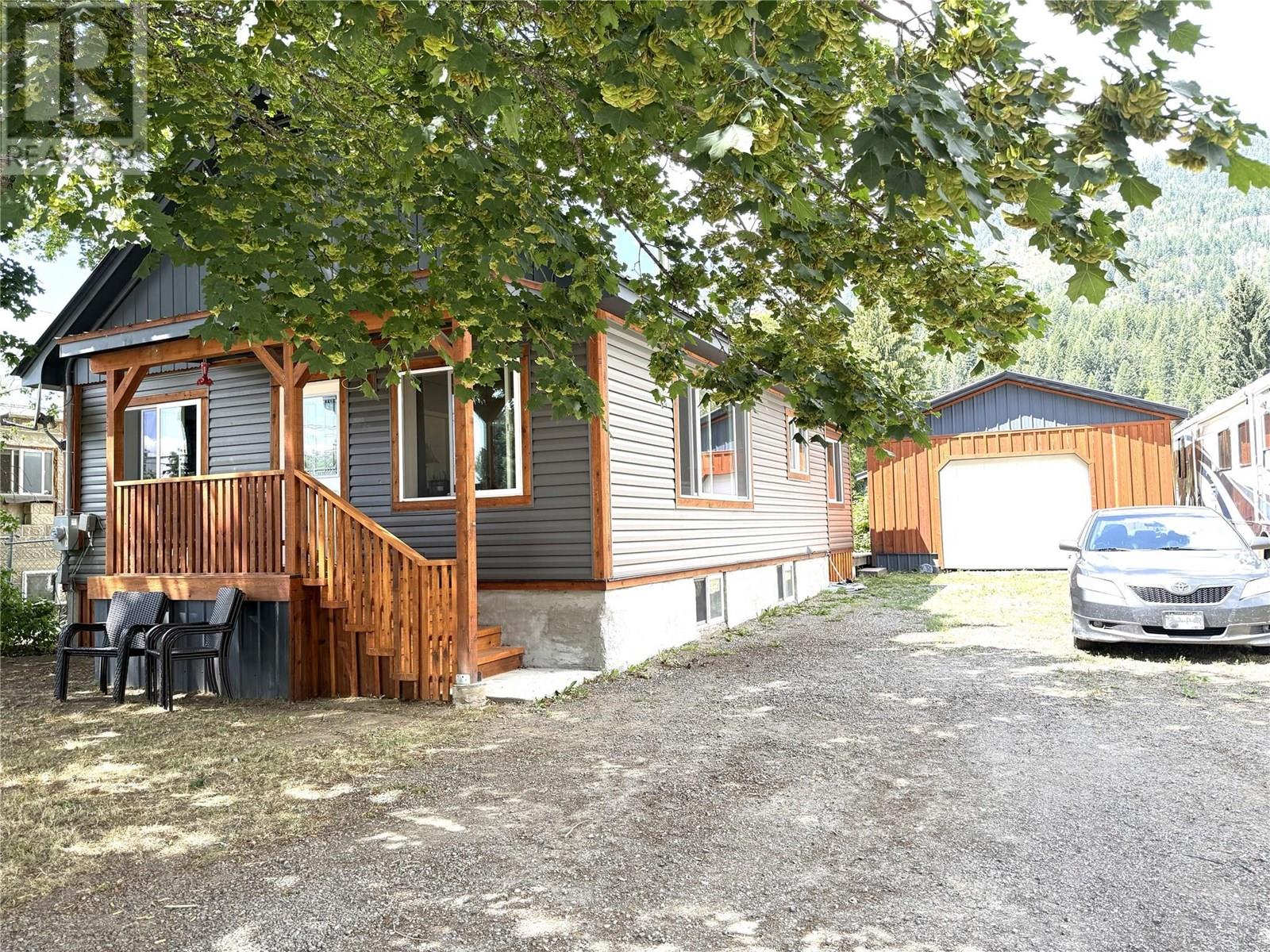 408 Sayward Avenue, Salmo, British Columbia  V0G 1Z0 - Photo 1 - 10356568