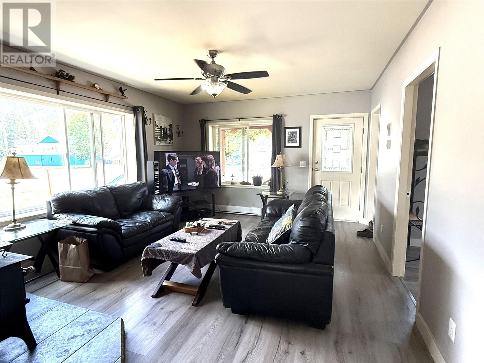 408 Sayward Avenue, Salmo, British Columbia  V0G 1Z0 - Photo 10 - 10356568