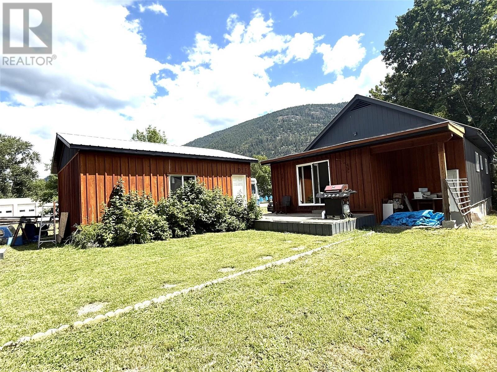 408 Sayward Avenue, Salmo, British Columbia  V0G 1Z0 - Photo 3 - 10356568