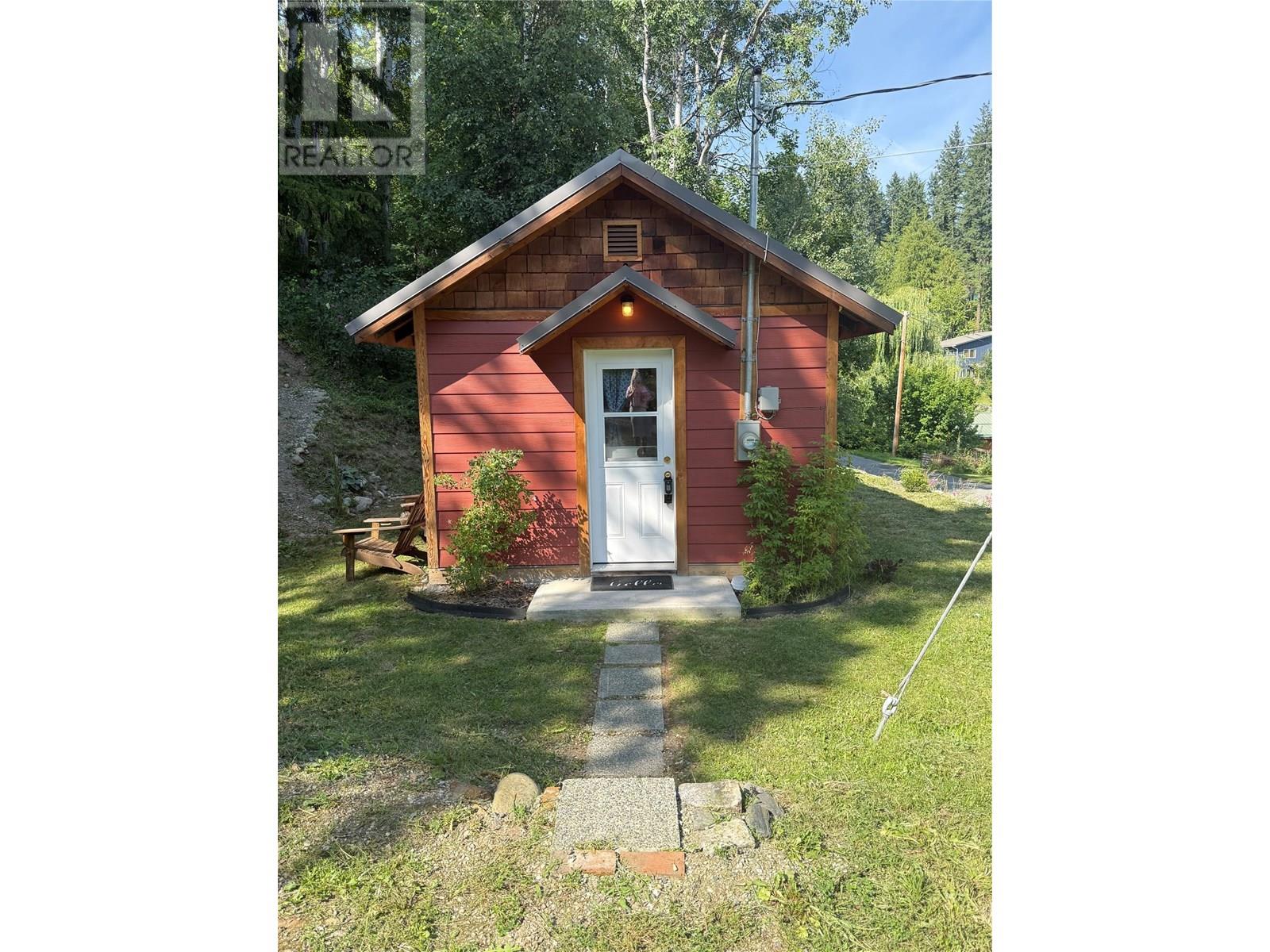 301 N Washington Street, Kaslo, British Columbia  V0G 1M0 - Photo 1 - 10355048