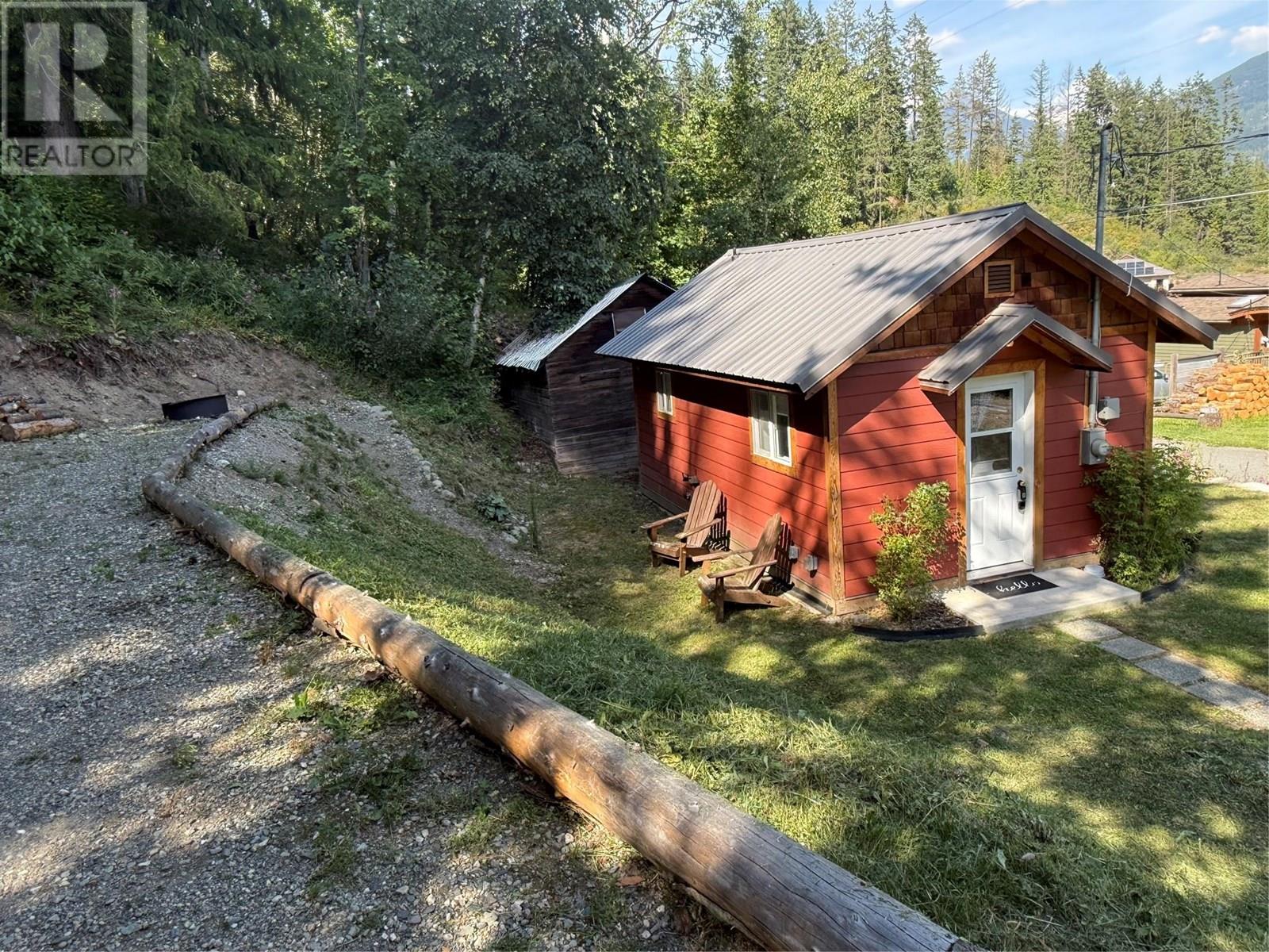 301 N Washington Street, Kaslo, British Columbia  V0G 1M0 - Photo 3 - 10355048