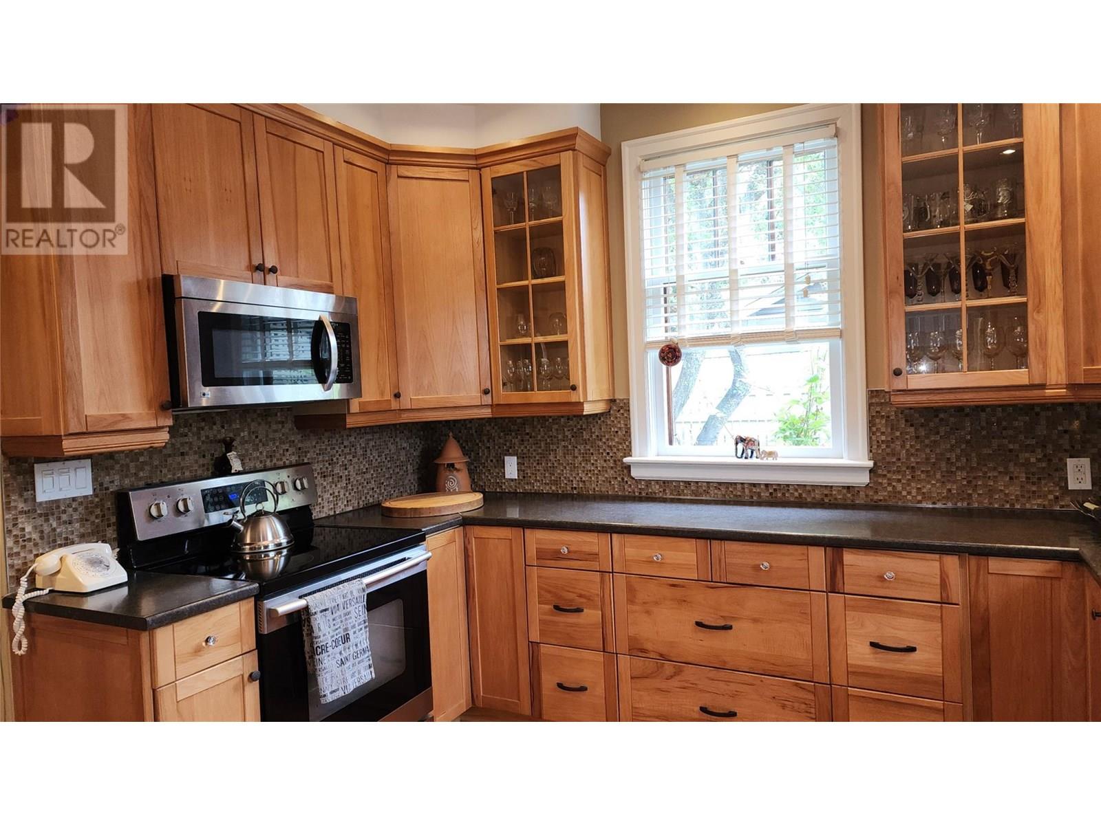 92 2nd Avenue Nw, Nakusp, British Columbia  V0G 1R0 - Photo 6 - 10356658