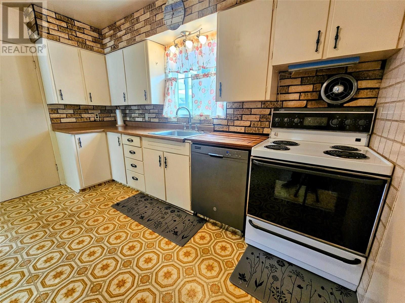 3480 Aster Drive, Trail, British Columbia  V1R 2X3 - Photo 4 - 10356484