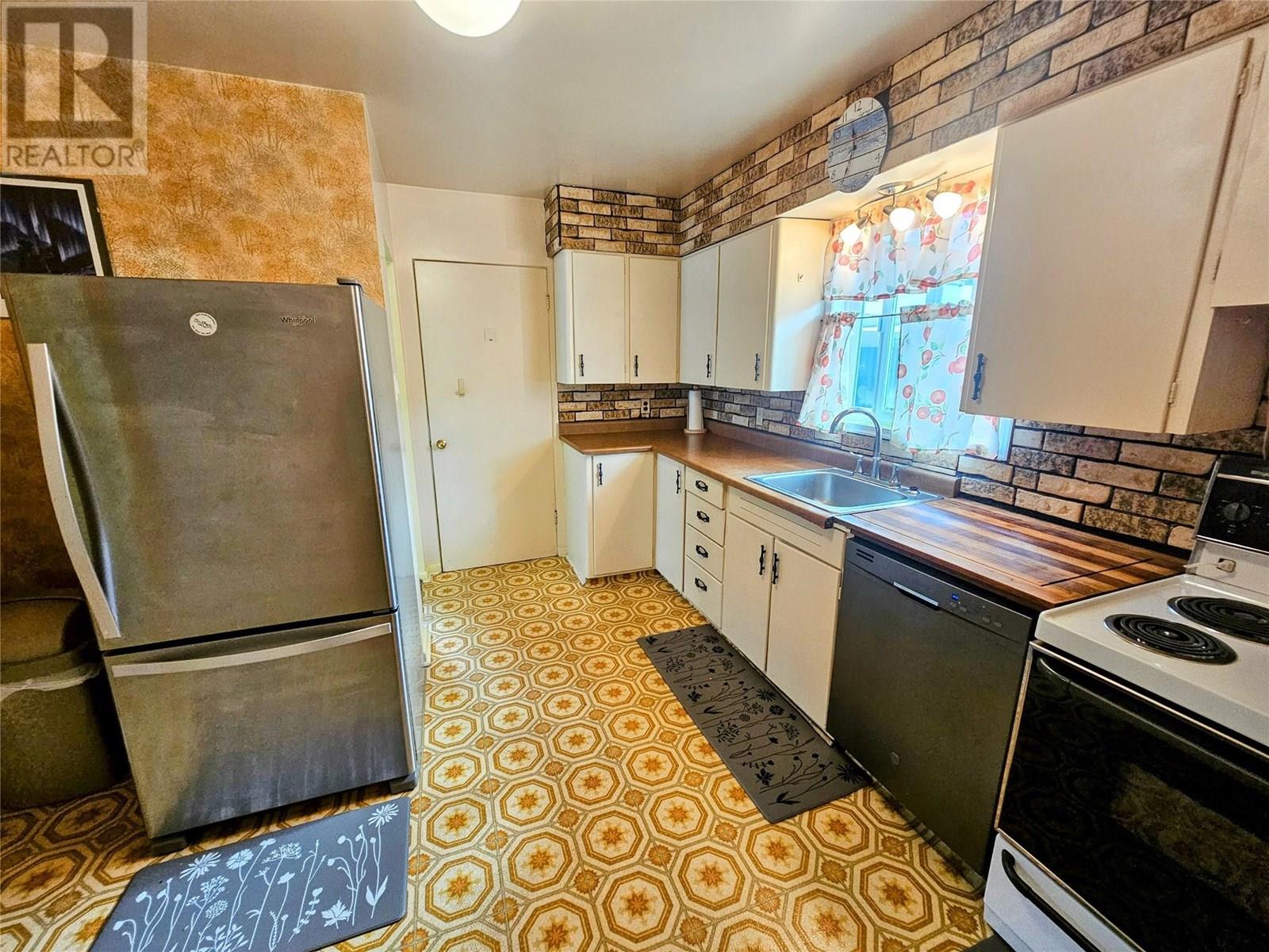 3480 Aster Drive, Trail, British Columbia  V1R 2X3 - Photo 5 - 10356484