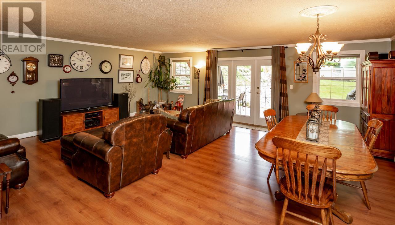 1160 22 Highway, Rossland, British Columbia  V0G 1Y0 - Photo 10 - 10356644