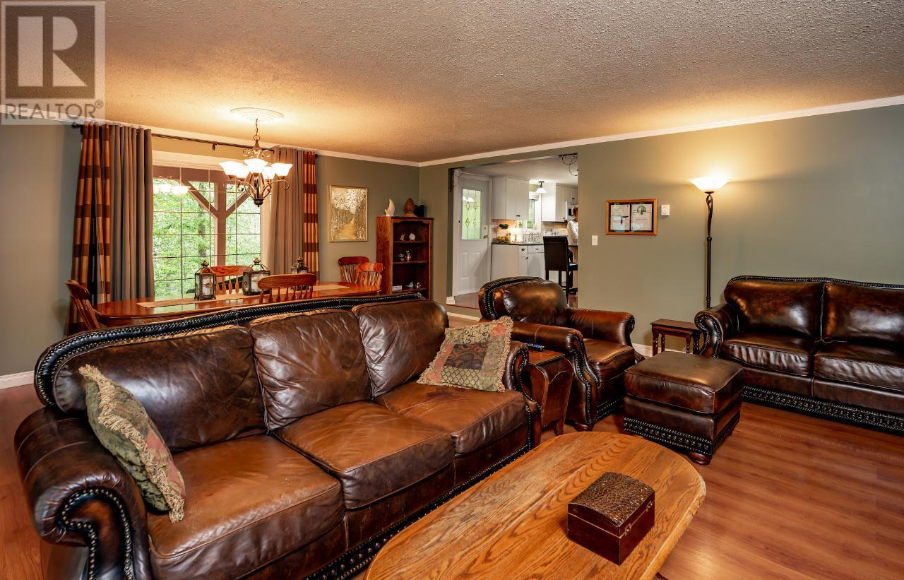 1160 22 Highway, Rossland, British Columbia  V0G 1Y0 - Photo 11 - 10356644