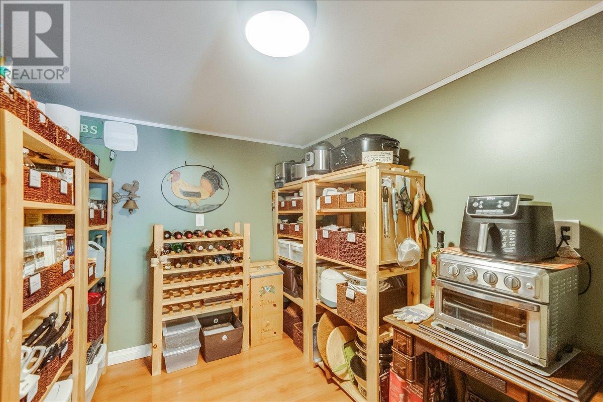 1160 22 Highway, Rossland, British Columbia  V0G 1Y0 - Photo 16 - 10356644