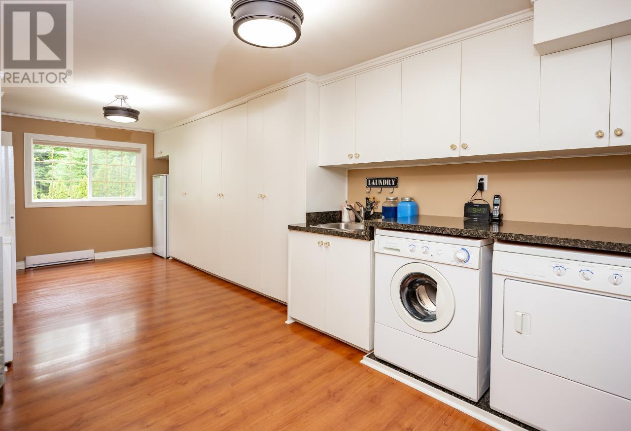 1160 22 Highway, Rossland, British Columbia  V0G 1Y0 - Photo 23 - 10356644