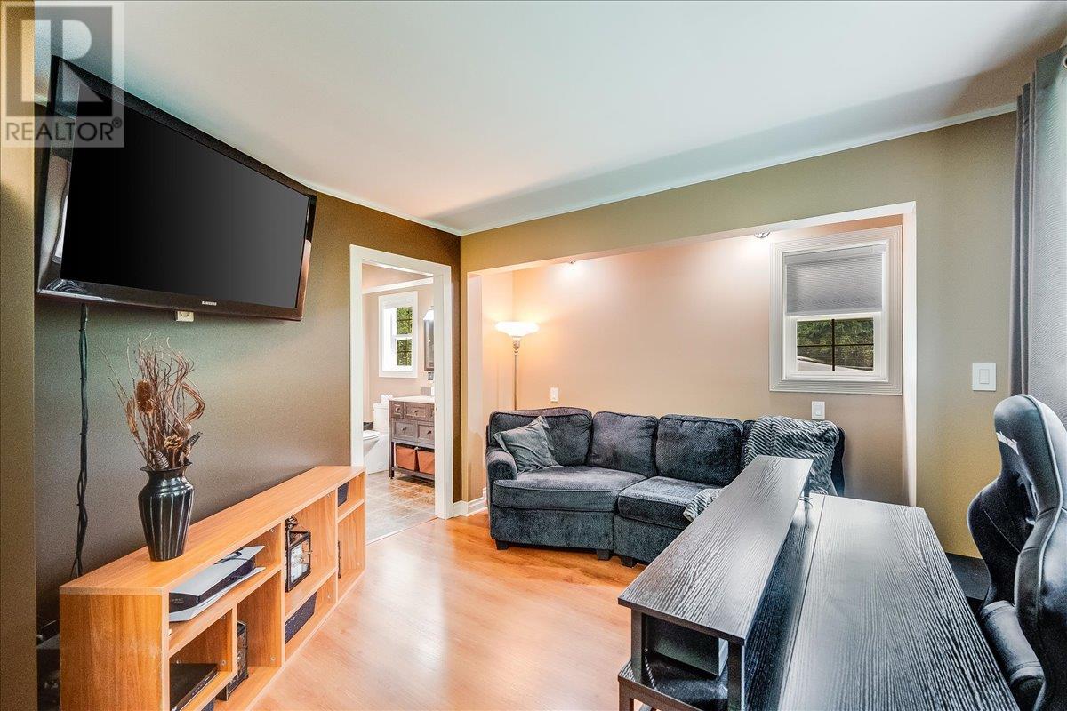 1160 22 Highway, Rossland, British Columbia  V0G 1Y0 - Photo 29 - 10356644