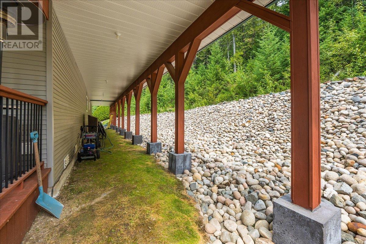 1160 22 Highway, Rossland, British Columbia  V0G 1Y0 - Photo 46 - 10356644