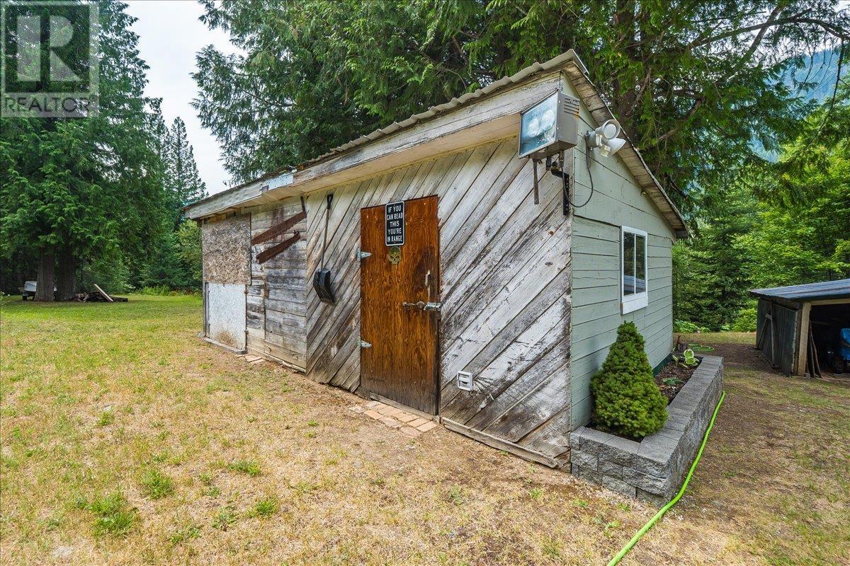 1160 22 Highway, Rossland, British Columbia  V0G 1Y0 - Photo 47 - 10356644