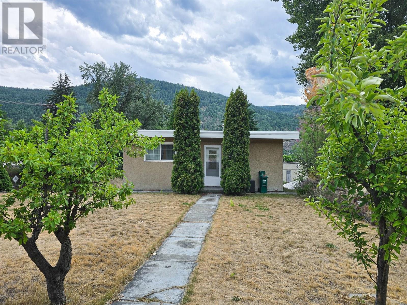 2296 Eighth Avenue, Trail, British Columbia  V1R 3E3 - Photo 1 - 10356261