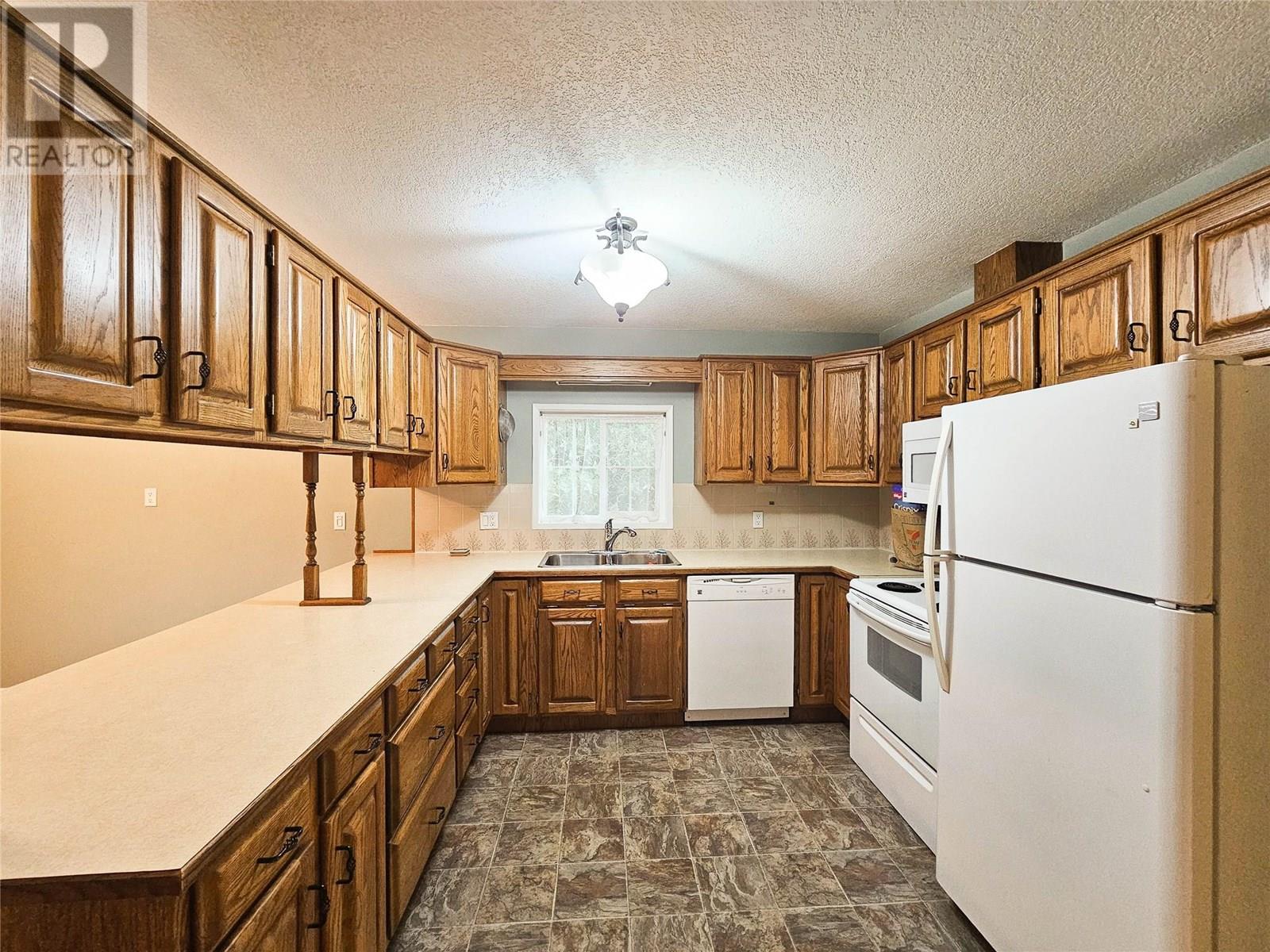 2296 Eighth Avenue, Trail, British Columbia  V1R 3E3 - Photo 10 - 10356261