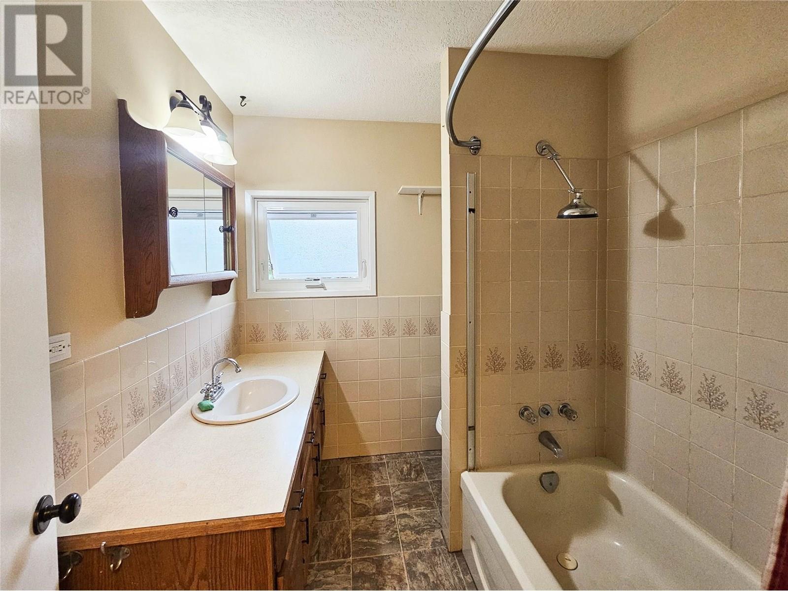 2296 Eighth Avenue, Trail, British Columbia  V1R 3E3 - Photo 14 - 10356261