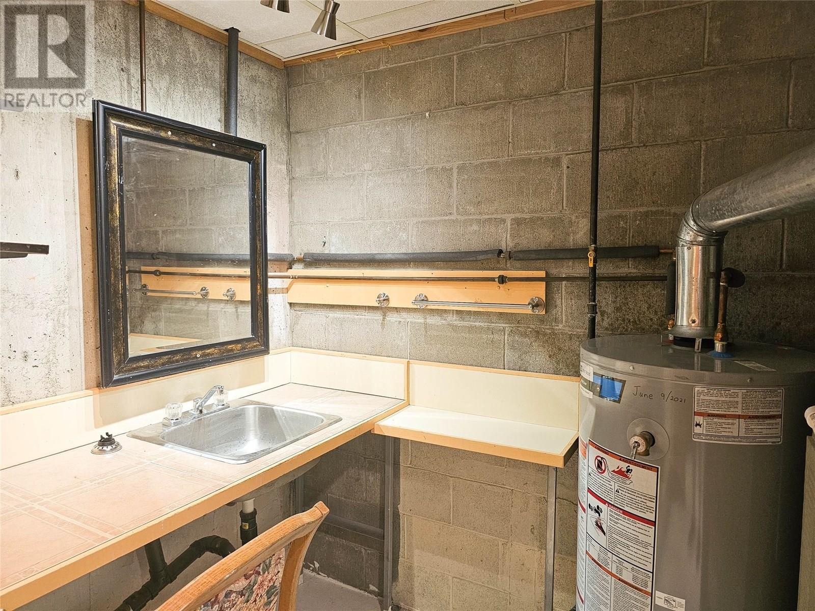 2296 Eighth Avenue, Trail, British Columbia  V1R 3E3 - Photo 31 - 10356261
