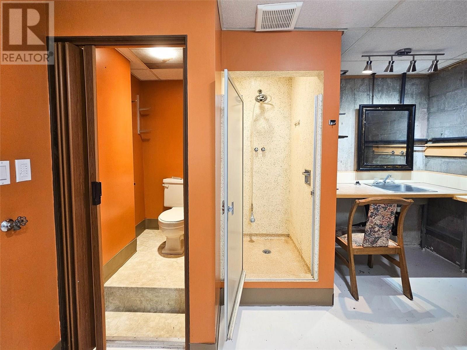 2296 Eighth Avenue, Trail, British Columbia  V1R 3E3 - Photo 34 - 10356261