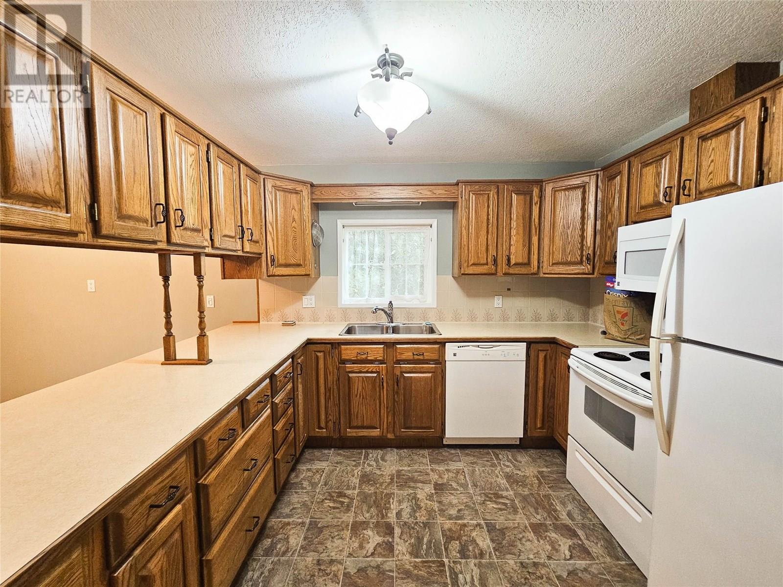 2296 Eighth Avenue, Trail, British Columbia  V1R 3E3 - Photo 8 - 10356261