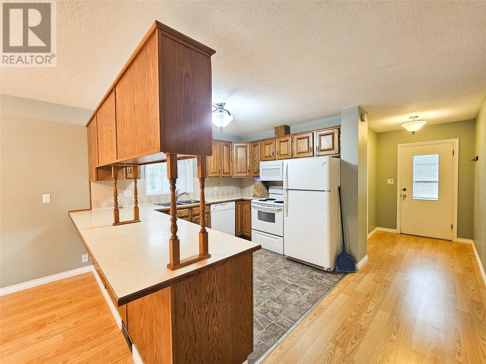 2296 Eighth Avenue, Trail, British Columbia  V1R 3E3 - Photo 9 - 10356261