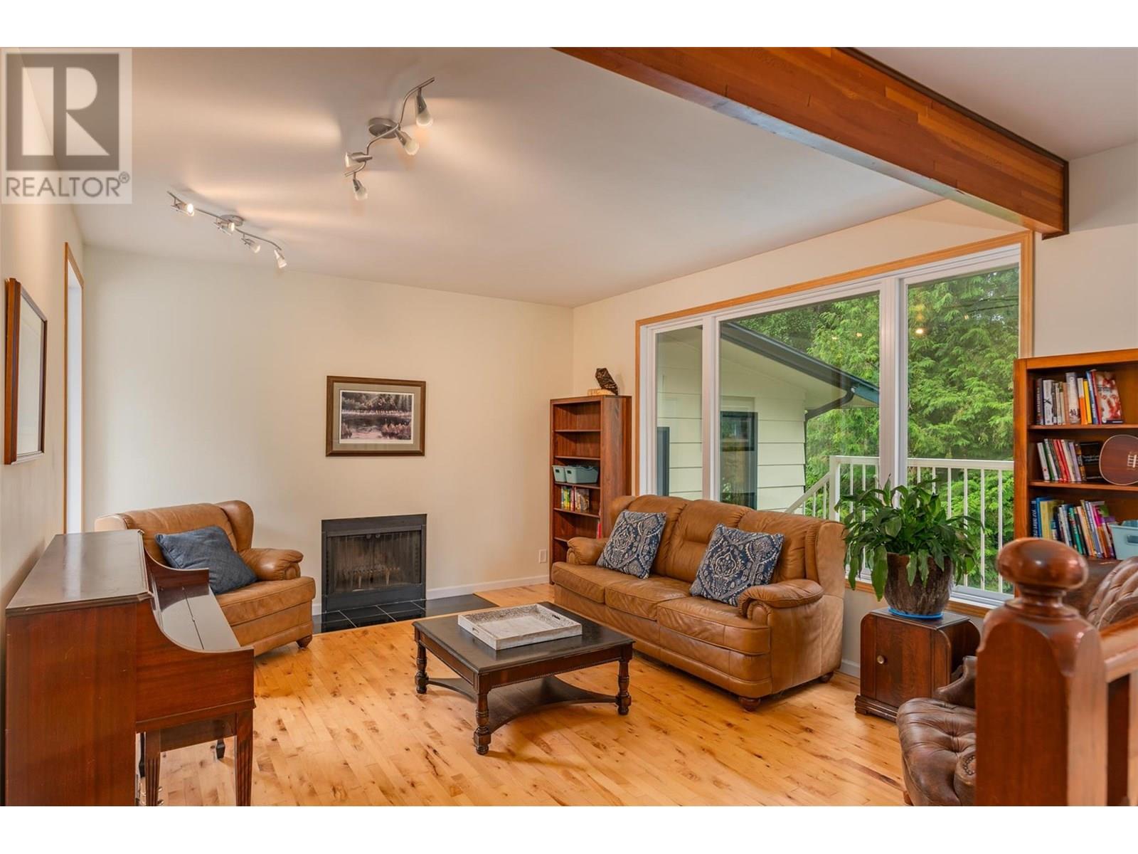 2707 Maple Crescent, Rossland, British Columbia  V0G 1Y0 - Photo 11 - 10356817