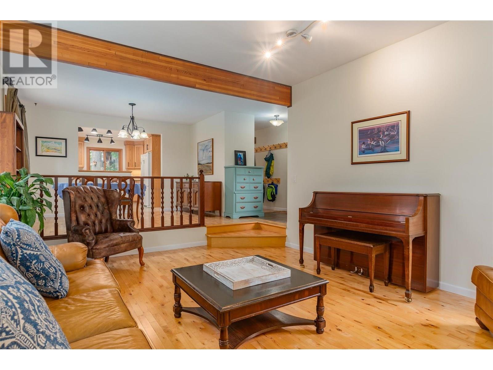 2707 Maple Crescent, Rossland, British Columbia  V0G 1Y0 - Photo 13 - 10356817