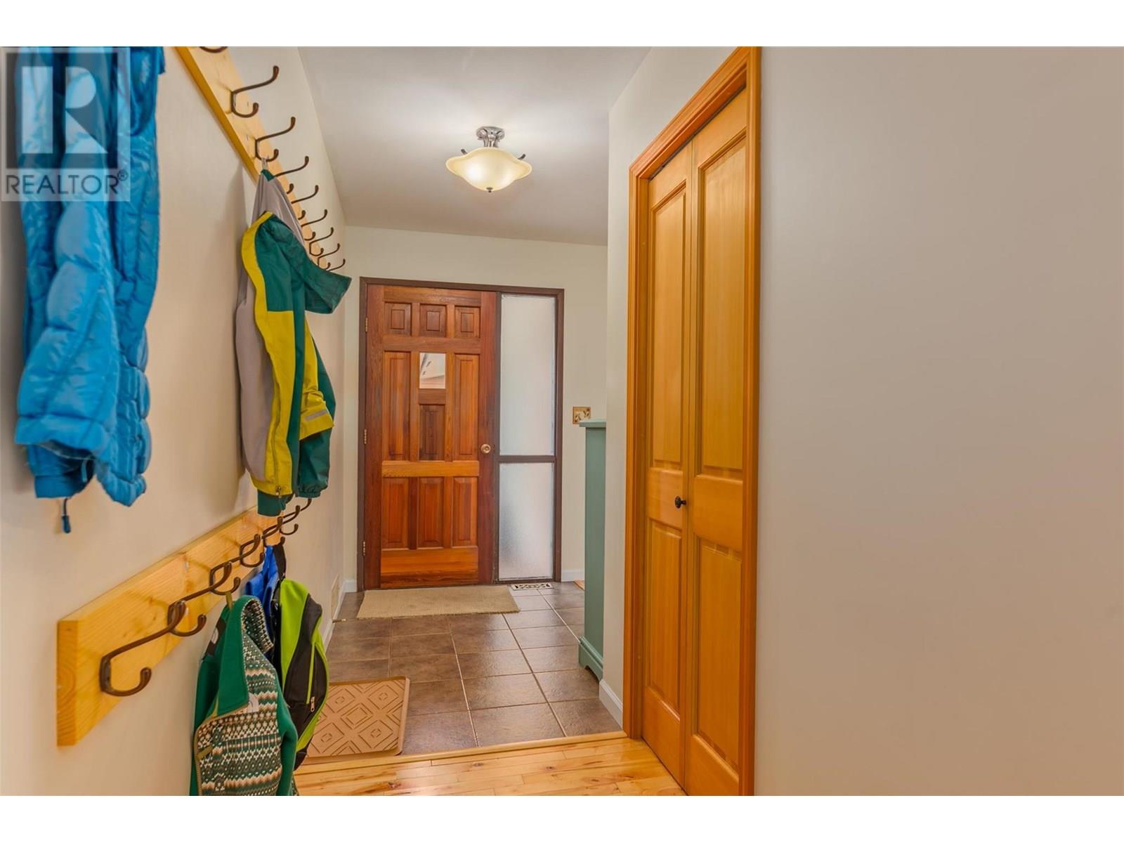 2707 Maple Crescent, Rossland, British Columbia  V0G 1Y0 - Photo 15 - 10356817