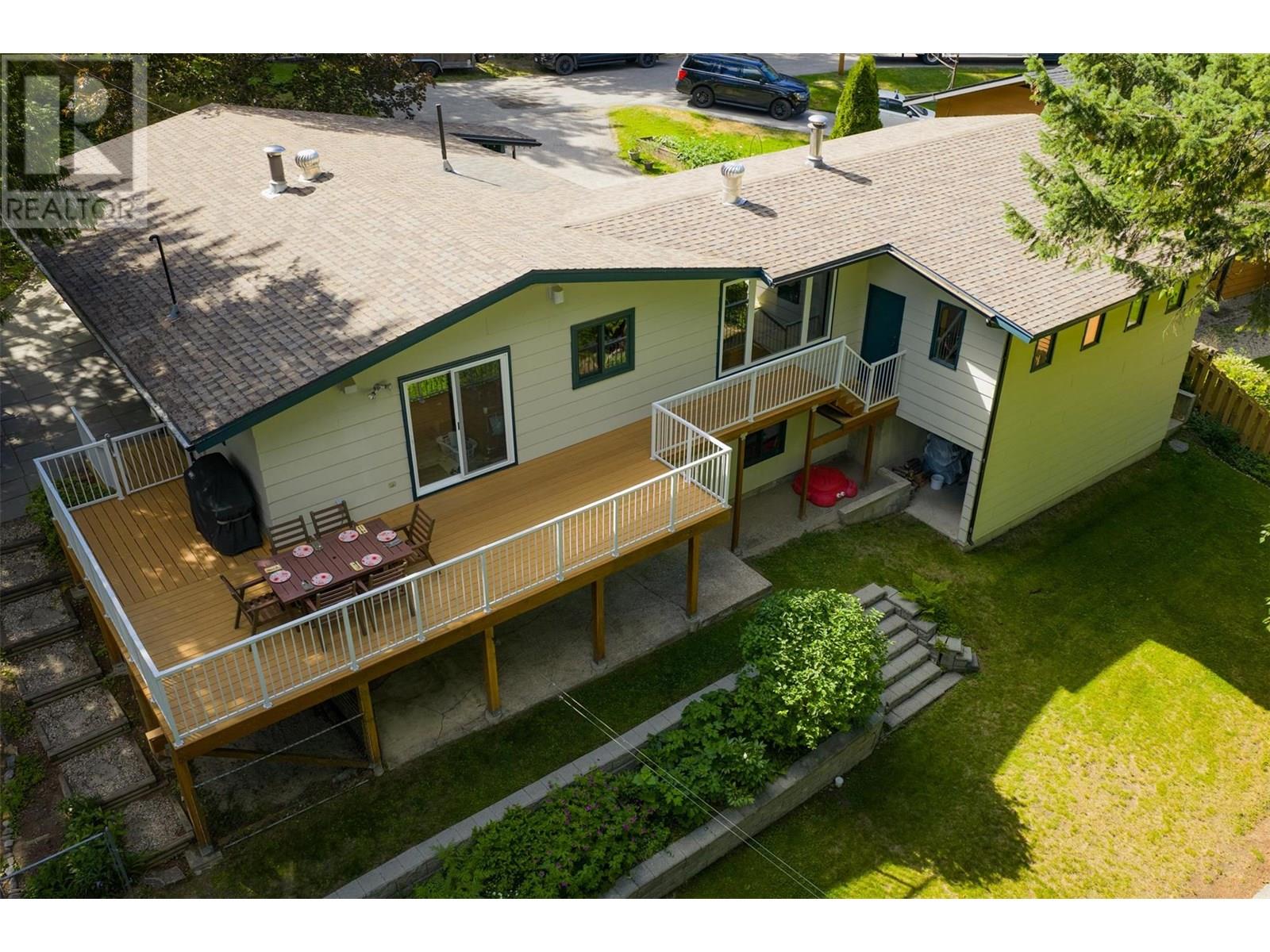 2707 Maple Crescent, Rossland, British Columbia  V0G 1Y0 - Photo 3 - 10356817