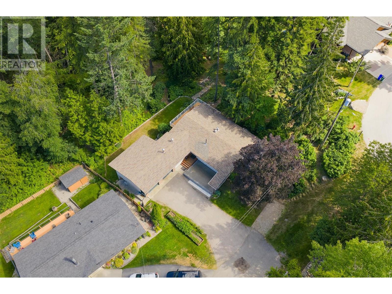 2707 Maple Crescent, Rossland, British Columbia  V0G 1Y0 - Photo 4 - 10356817