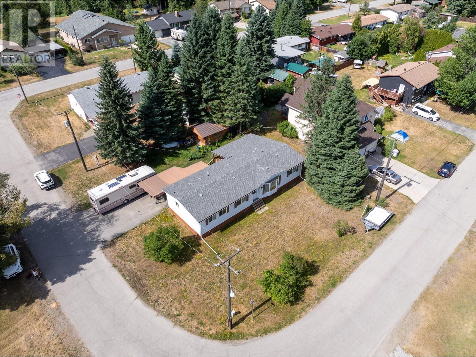 901 Eighth Street, Salmo, British Columbia  V0G 1Z0 - Photo 1 - 10356045