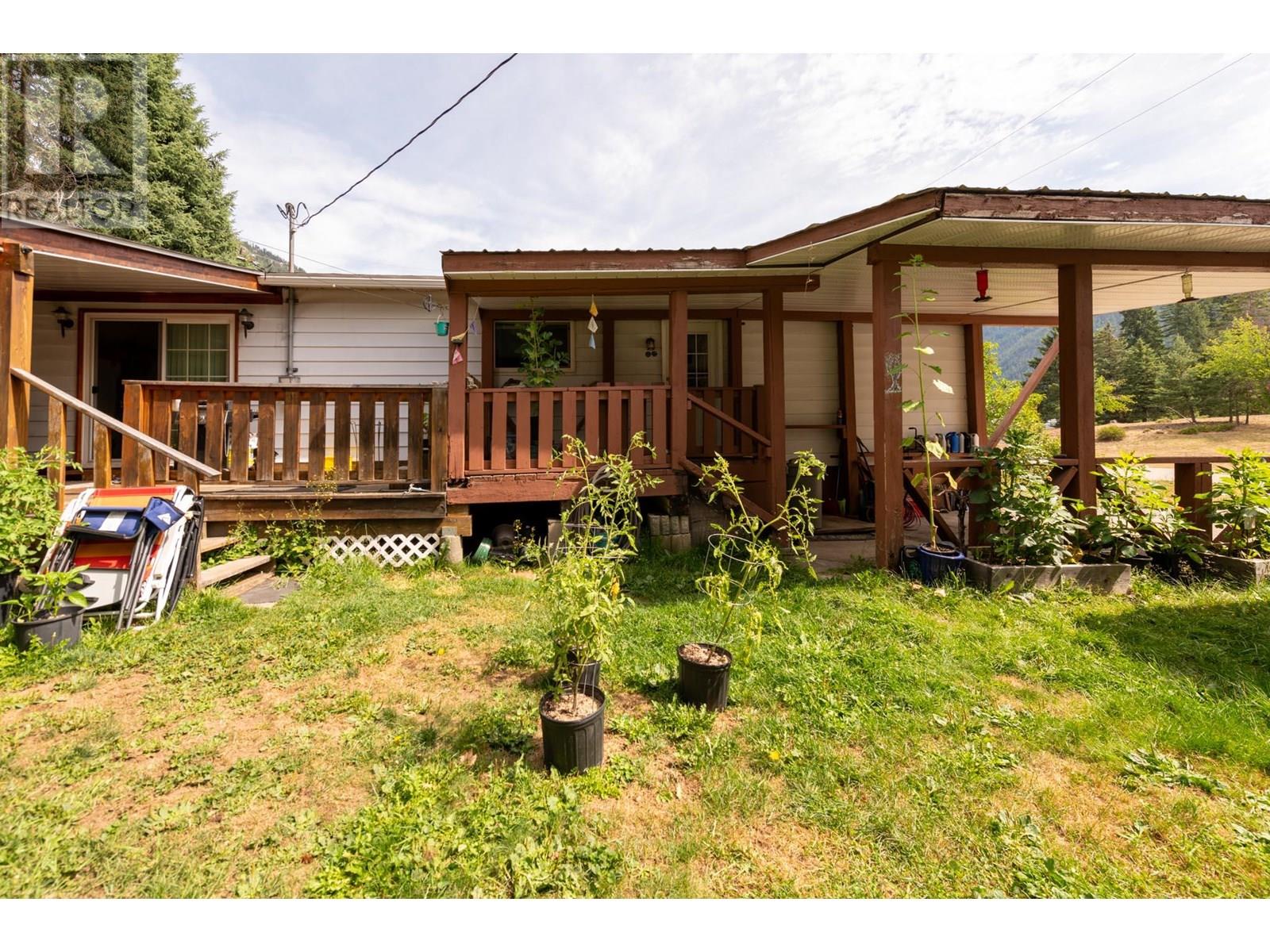 901 Eighth Street, Salmo, British Columbia  V0G 1Z0 - Photo 19 - 10356045