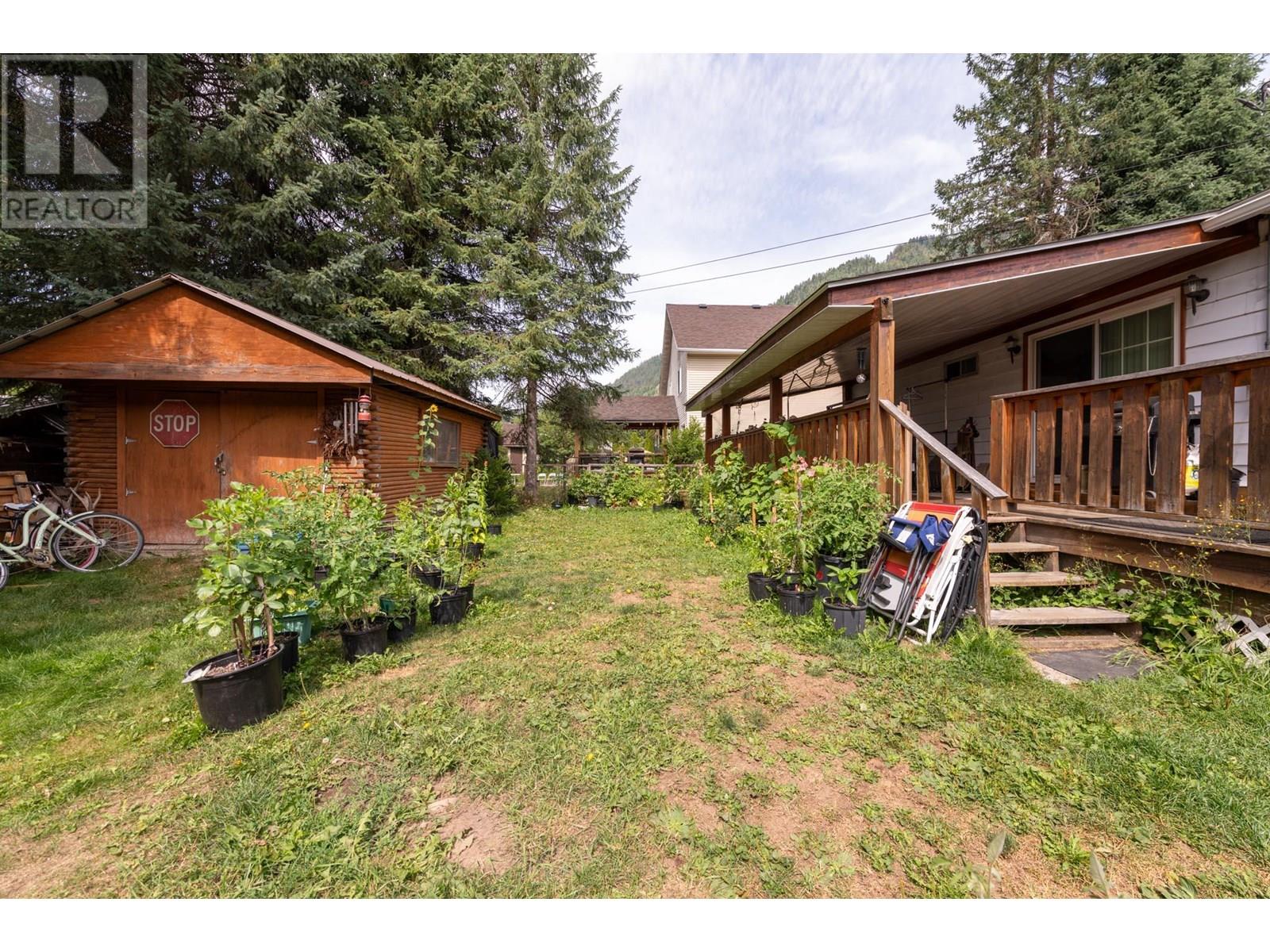 901 Eighth Street, Salmo, British Columbia  V0G 1Z0 - Photo 20 - 10356045