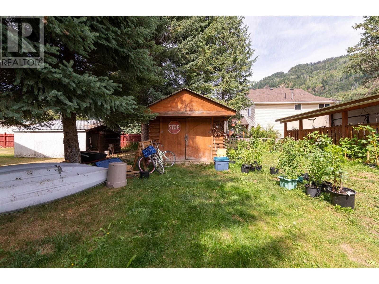 901 Eighth Street, Salmo, British Columbia  V0G 1Z0 - Photo 21 - 10356045