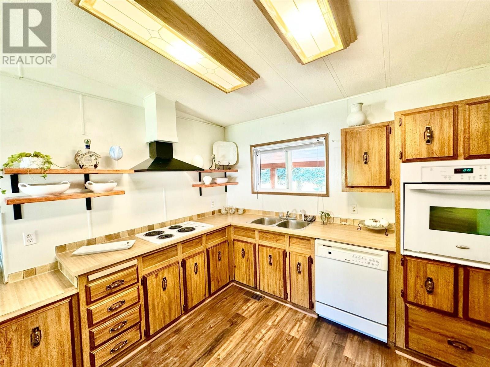 901 Eighth Street, Salmo, British Columbia  V0G 1Z0 - Photo 3 - 10356045