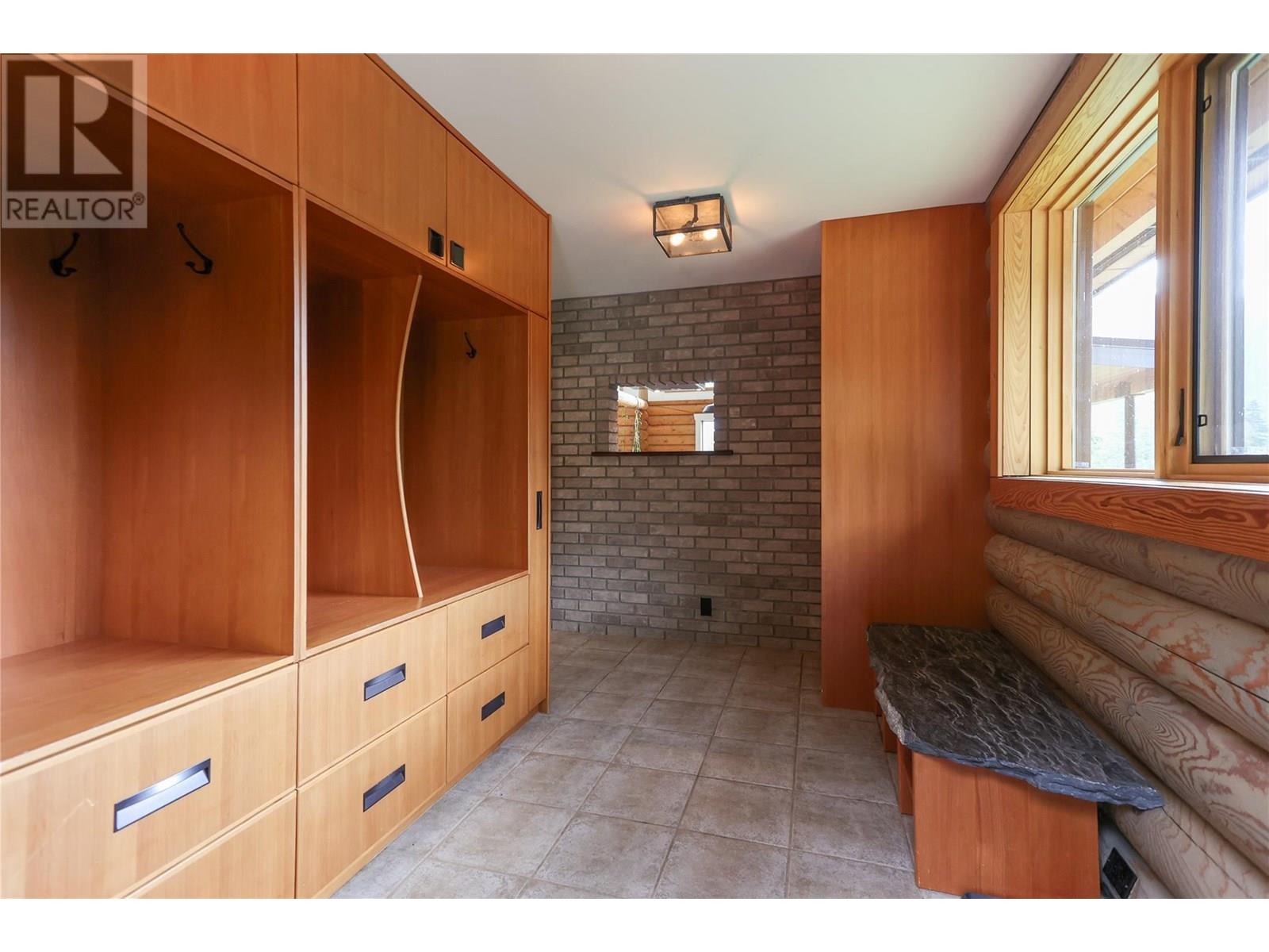 6580 6 Highway, Ymir, British Columbia  V0G 2K0 - Photo 17 - 10356835
