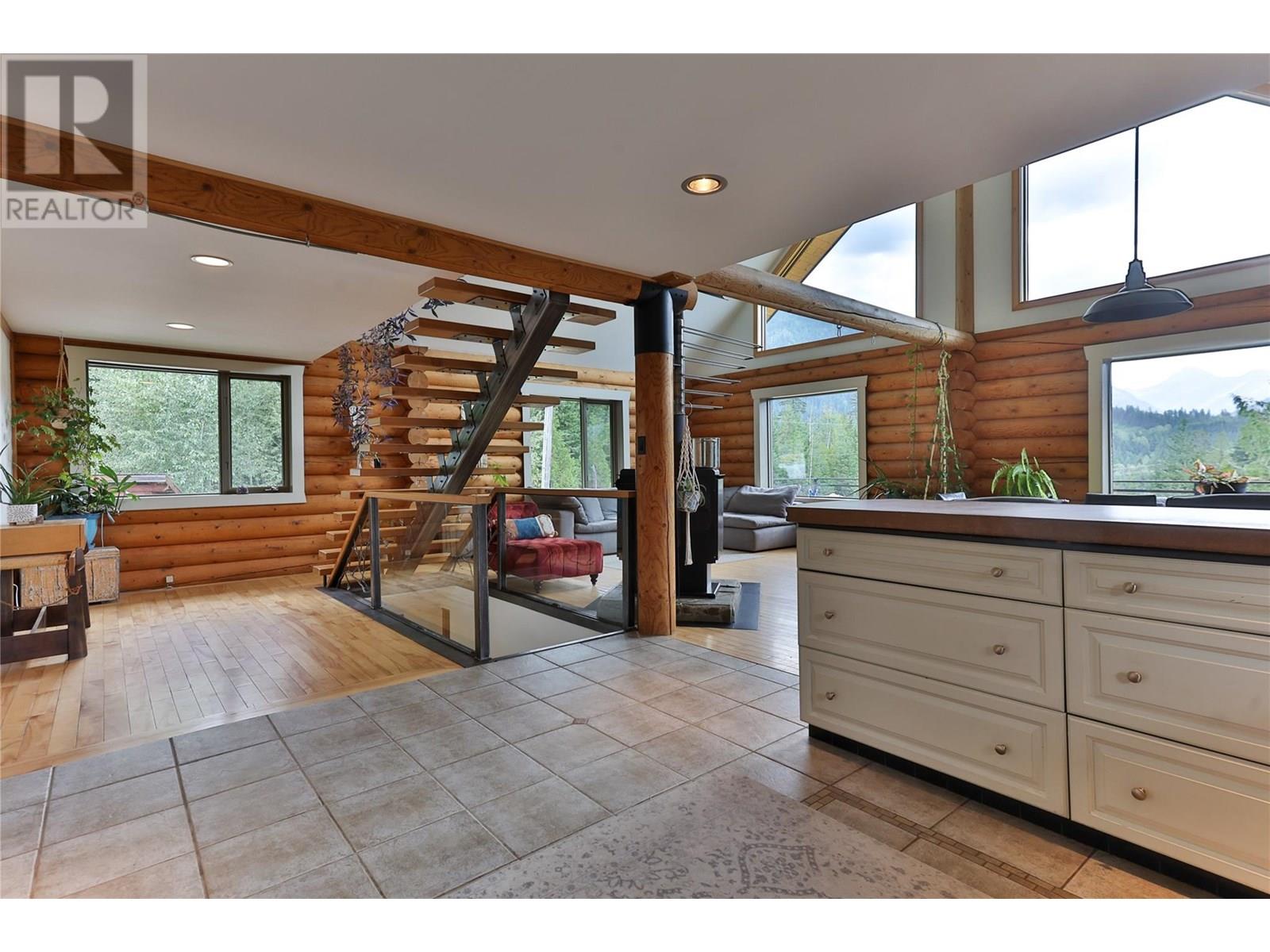 6580 6 Highway, Ymir, British Columbia  V0G 2K0 - Photo 18 - 10356835