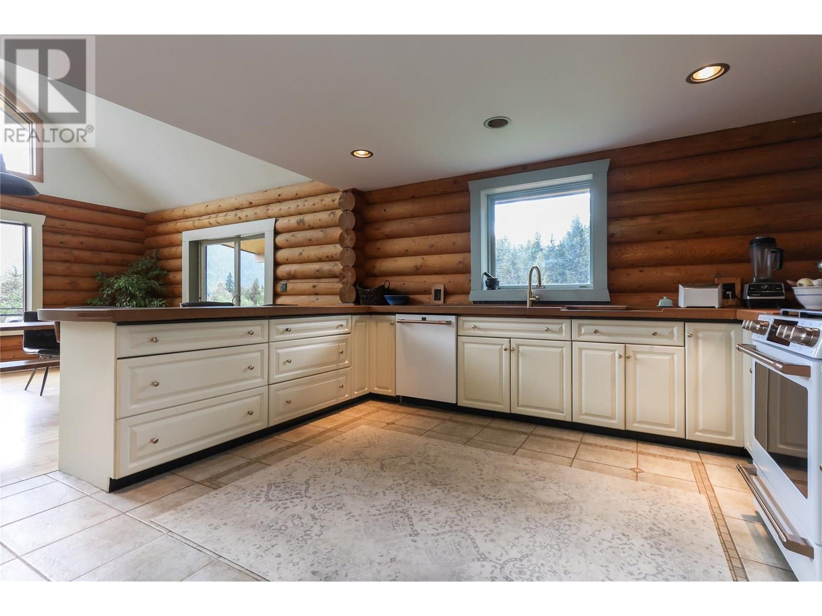 6580 6 Highway, Ymir, British Columbia  V0G 2K0 - Photo 20 - 10356835