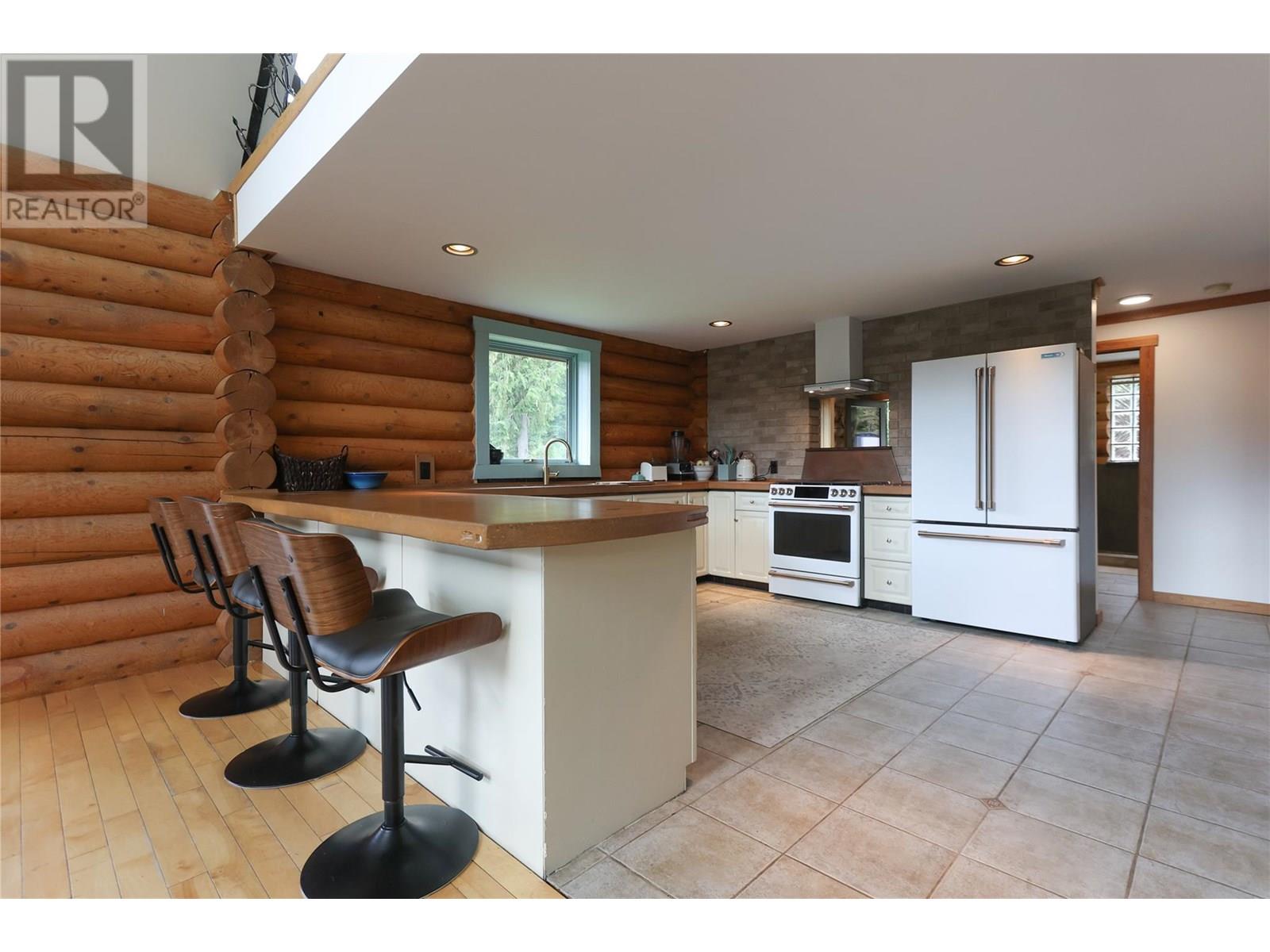 6580 6 Highway, Ymir, British Columbia  V0G 2K0 - Photo 21 - 10356835