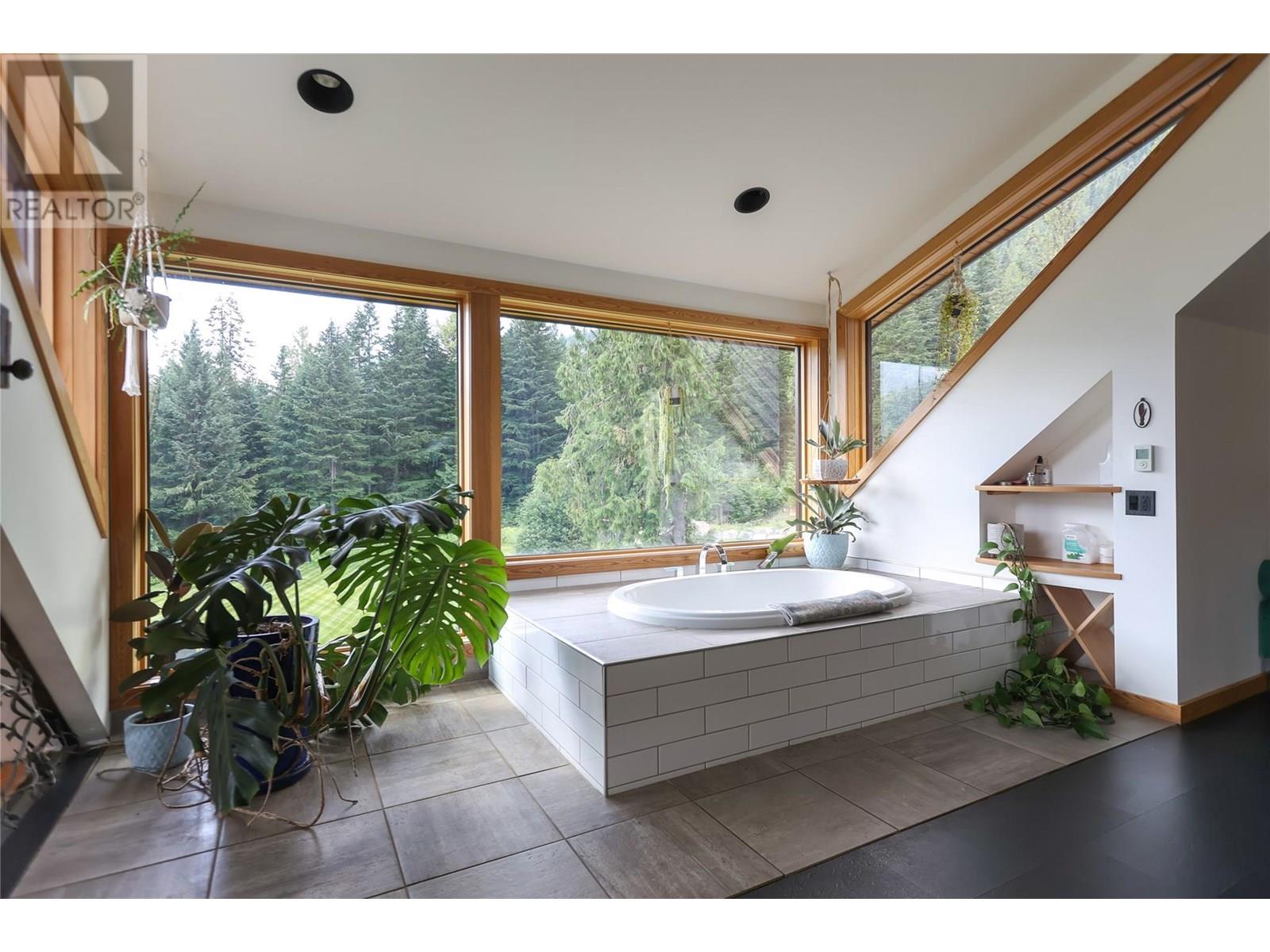 6580 6 Highway, Ymir, British Columbia  V0G 2K0 - Photo 40 - 10356835