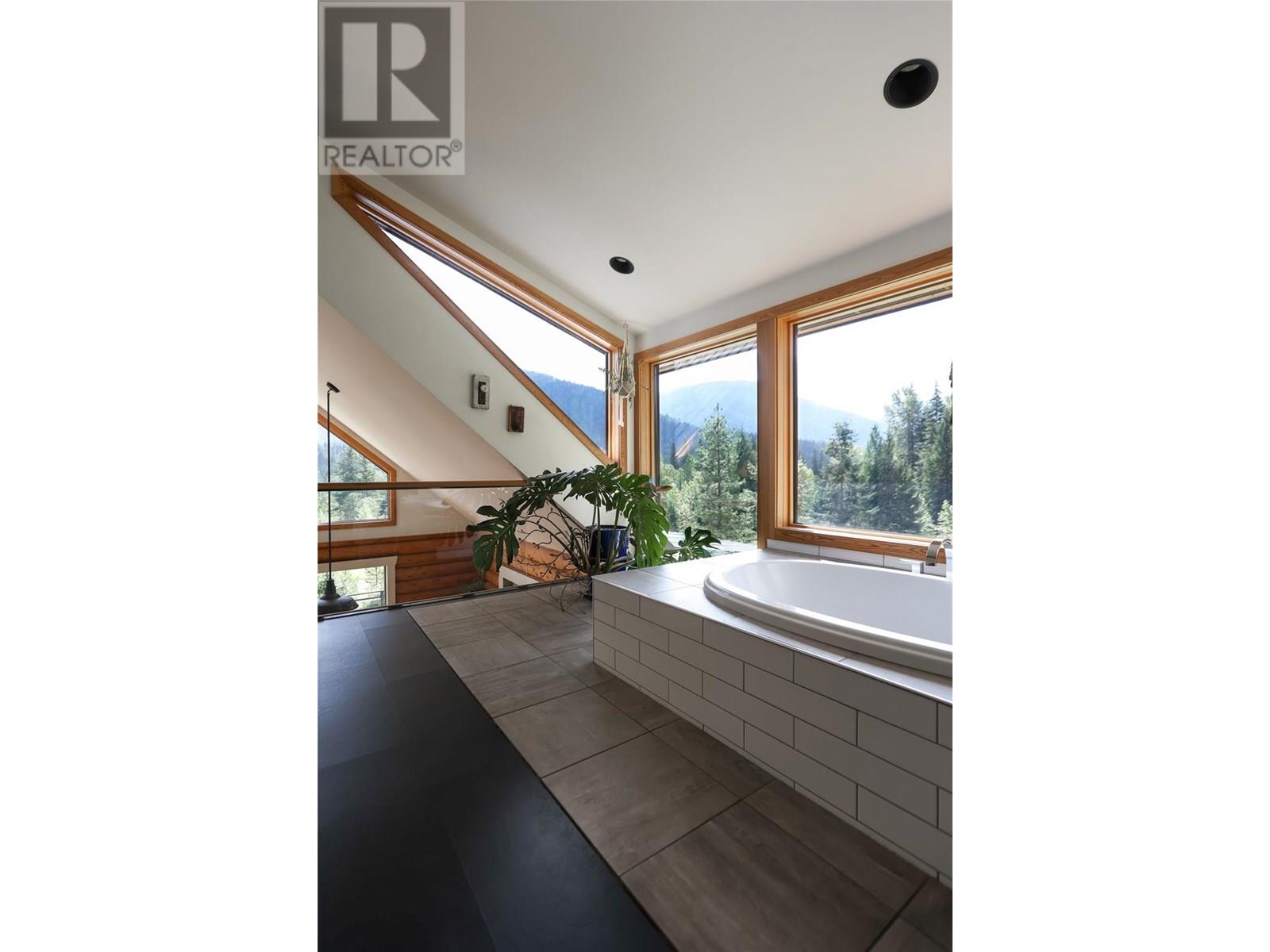 6580 6 Highway, Ymir, British Columbia  V0G 2K0 - Photo 41 - 10356835