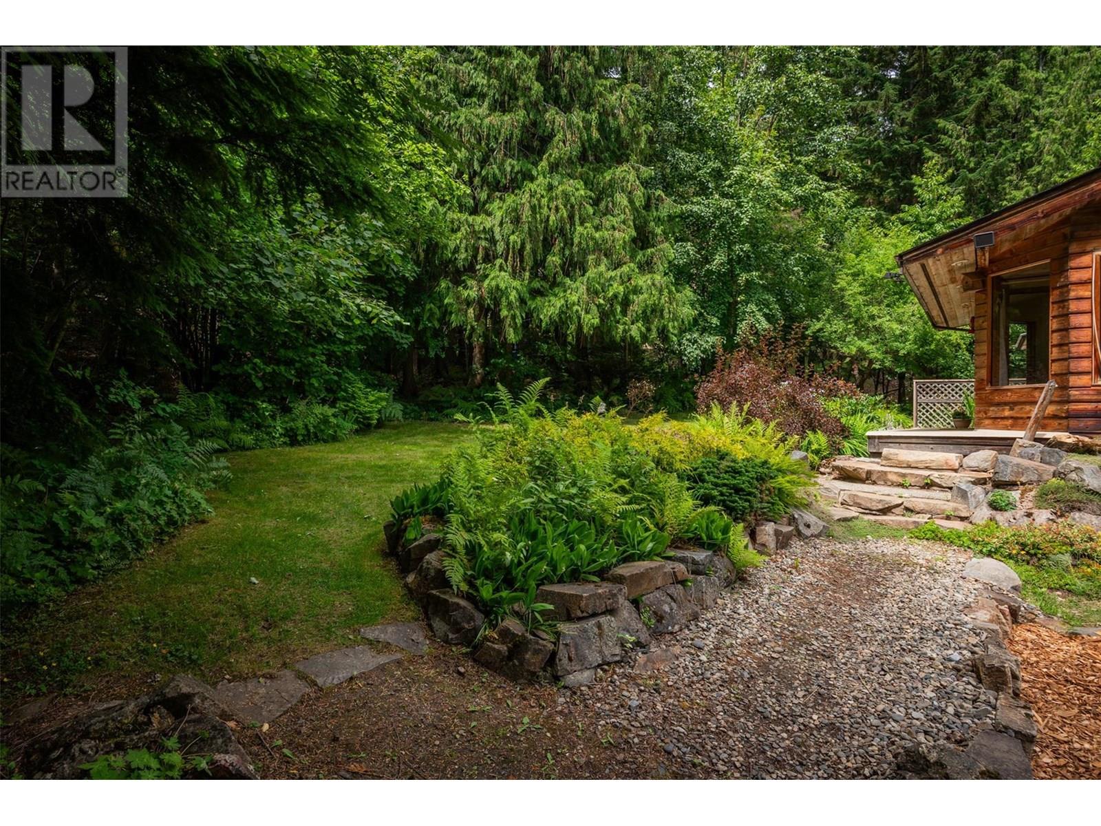 1116 C Avenue, Kaslo, British Columbia  V0G 1M0 - Photo 10 - 10355962