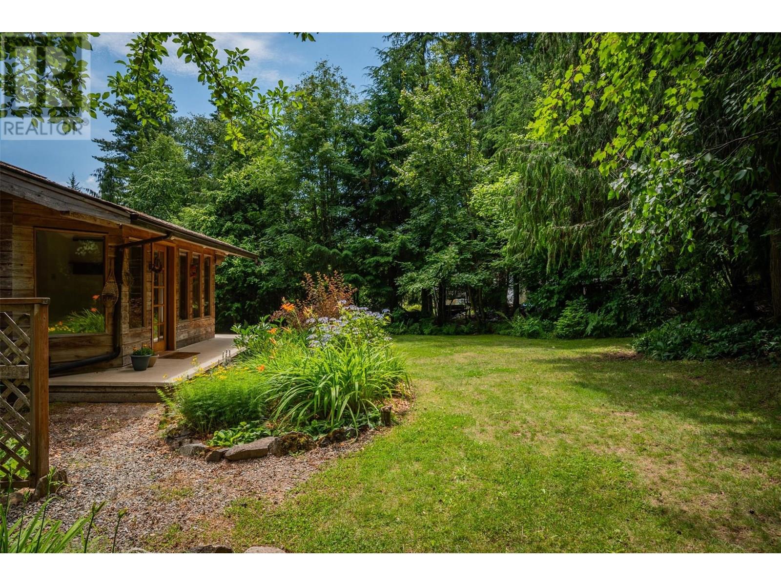1116 C Avenue, Kaslo, British Columbia  V0G 1M0 - Photo 13 - 10355962
