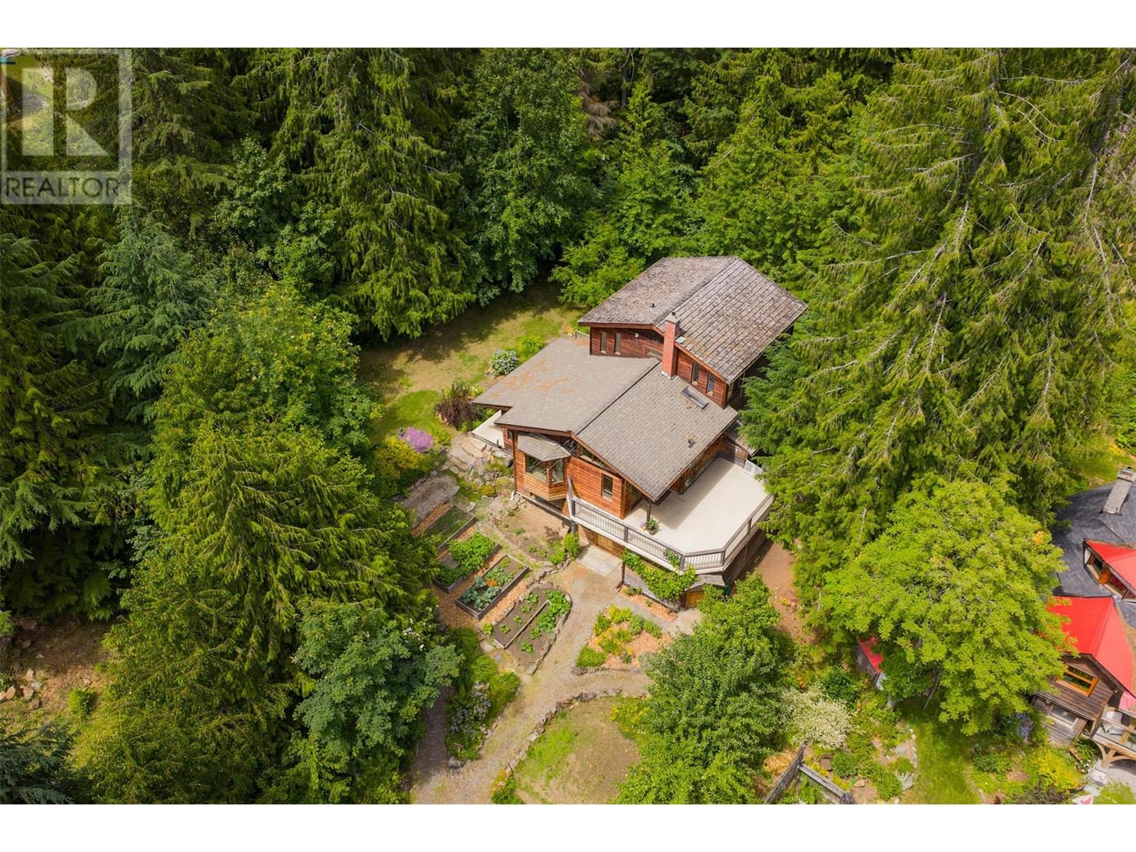 1116 C Avenue, Kaslo, British Columbia  V0G 1M0 - Photo 23 - 10355962